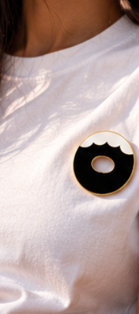 Broche à lunettes émaillée – Eyebrooch Noir